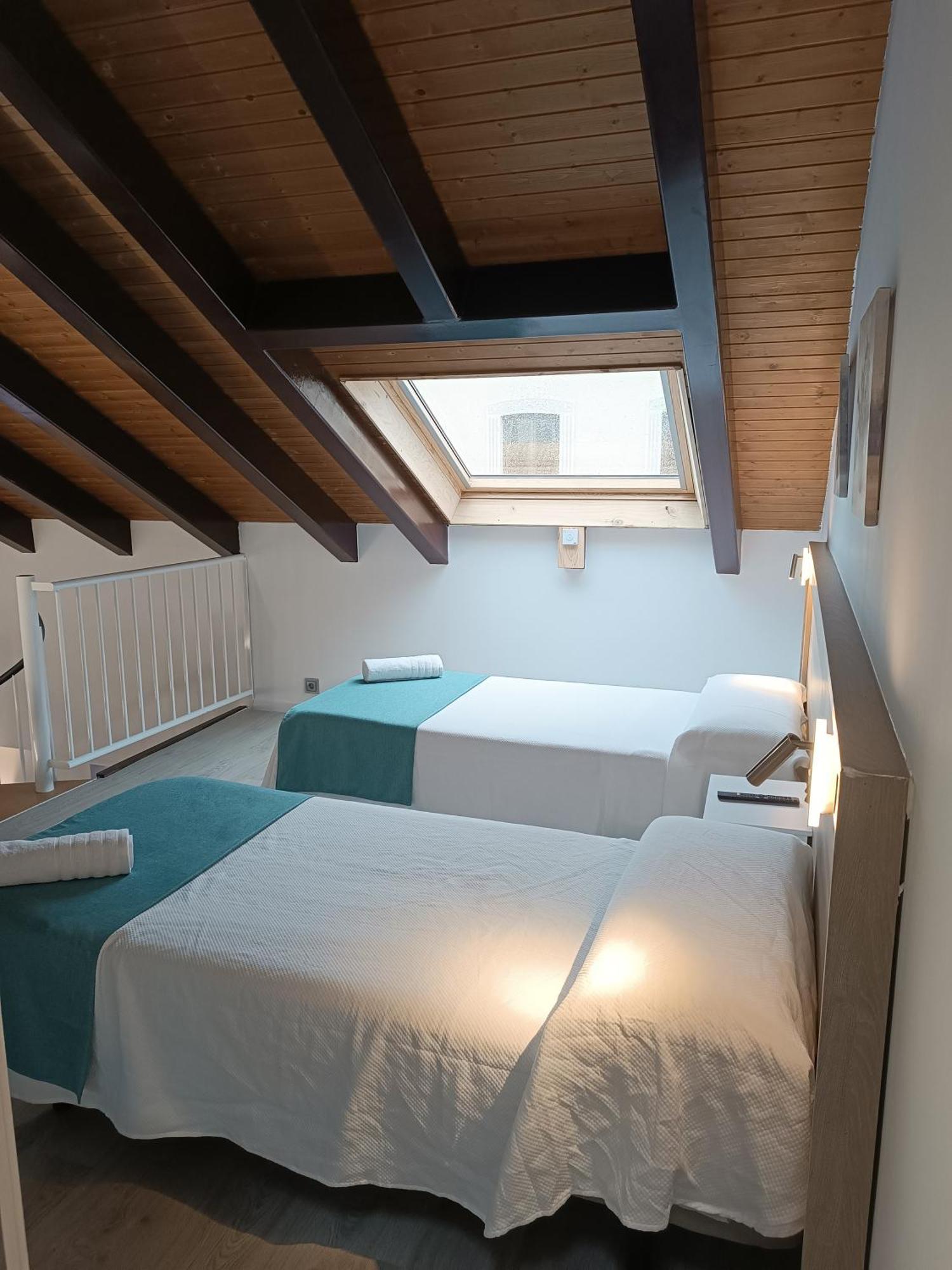 Apartamentos Turisticos Avila Puerta De Los Leales 1-2 Eksteriør bilde
