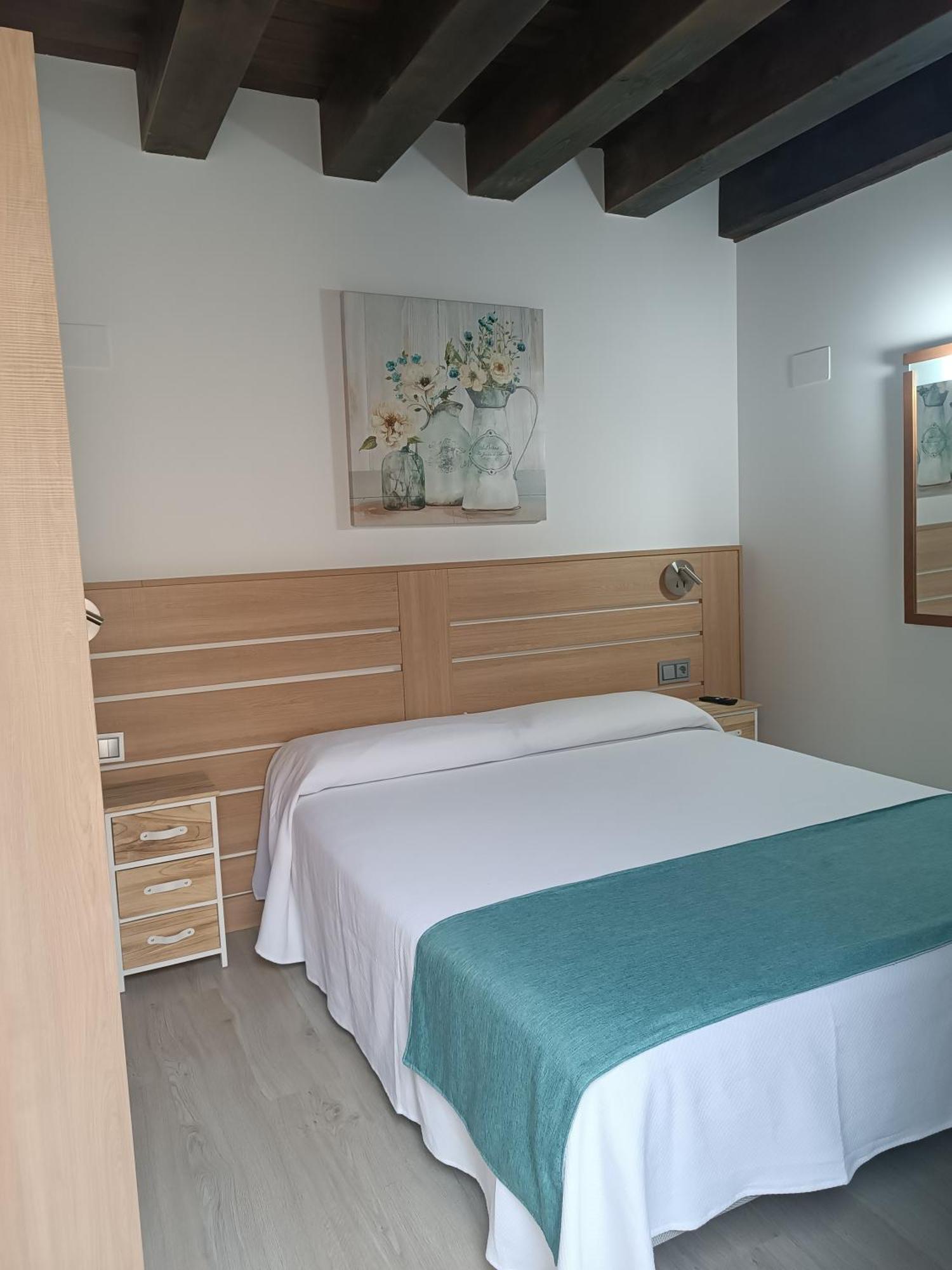 Apartamentos Turisticos Avila Puerta De Los Leales 1-2 Eksteriør bilde
